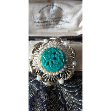 VINTAGE Rare Signed Exquisite Pearl & Pressed Floral Green/Peking Glass BROOCH