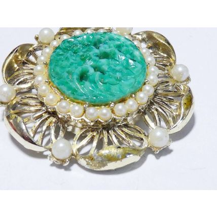 VINTAGE Rare Signed Exquisite Pearl & Pressed Floral Green/Peking Glass BROOCH