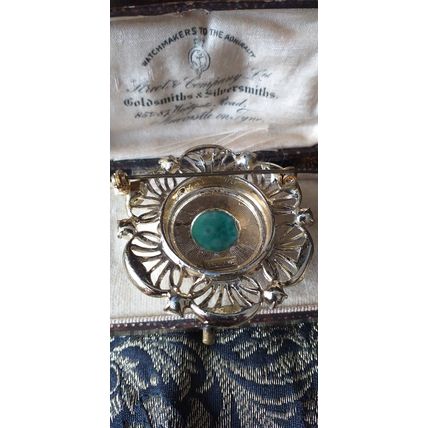 VINTAGE Rare Signed Exquisite Pearl & Pressed Floral Green/Peking Glass BROOCH