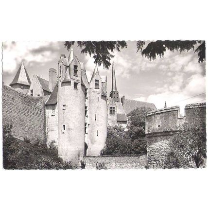 49 - Montreuil-Bellay - château