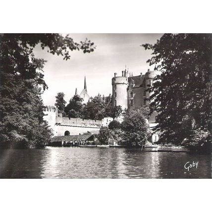 49 - Montreuil-Bellay - château