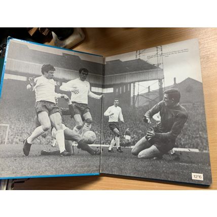 1969 "THE ALL STARS FOOTBALL BOOK No.9" UK SOCCER ANNUAL HARDBACK BOOK (P4)