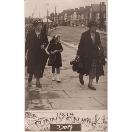 London Streets Women 1939 Sunny Snaps Real Photo WW2 Postcard