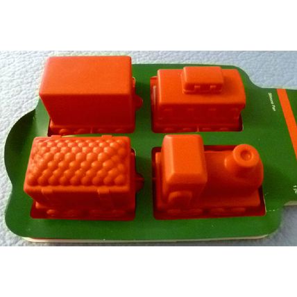 "SET SILICONE HOUSE & TRAIN CUP CAKE MUFFIN PAN ICE MOLD engine caboose boxcar"