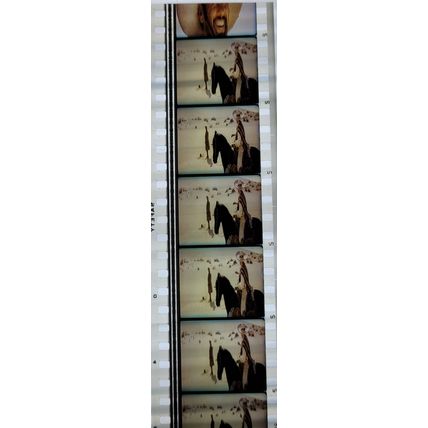 Pk DAU - A - MIX - a 002B. 1 STRIP OF 5 - 35MM FILM CELLS. ( )