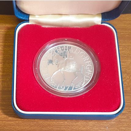 1977 Royal Mint Boxed 925 Silver Proof Queen Elizabeth 2nd Silver Jubilee Crown