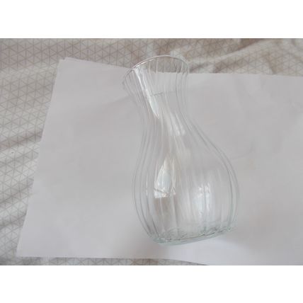 VASE CLEAR SHAPED VASE (31.01)