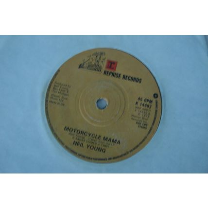 A3-NEIL YOUNG-FOUR STRONG WINDS/Motorcycle Mama–UK 7" SINGLE-1978 –NM Neil Young