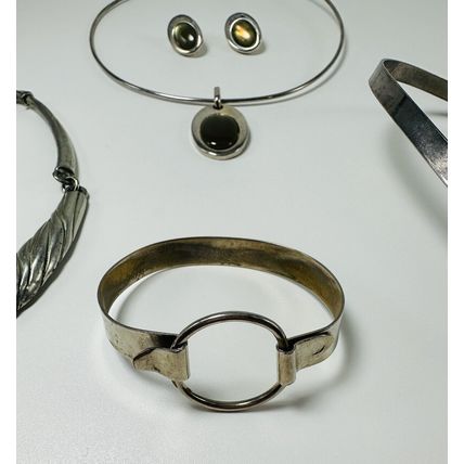 5 Pc Variety Jewelry Lot Non-Marked VTG Hook Clasp Necklaces, Bracket & Earrings