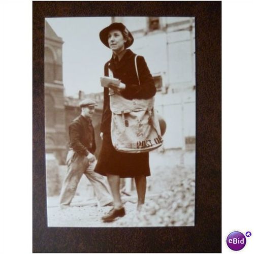 GB Postwoman 1940 National Postal Museum Postcard NPM 94-13 GPO mail