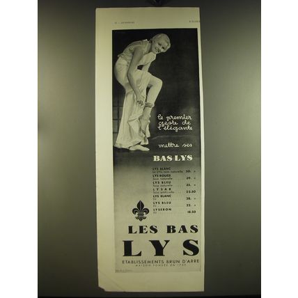 1932 Les Bas Lys Ad - in French - Le premier geste de l'elegante
