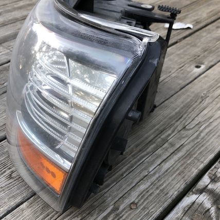 Land Rover LR2 LR039778 LH Front Left Driver Side Headlight Halogen OEM