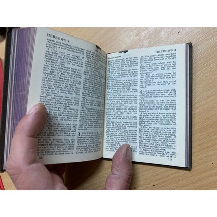 VINTAGE "THE NEW TESTAMENT" RELIGIOUS SMALL HARDBACK BOOK (P2)