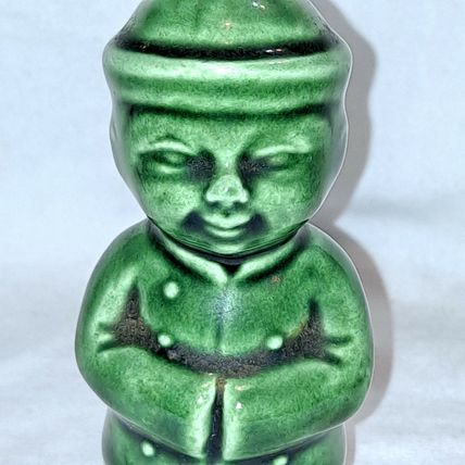 Vintage ASIAN MAN SALT & PEPPER SHAKERS Set Ceramic Chinese Japanese Grn Ceramic