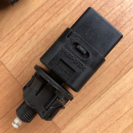 OEM Cruise Control Release Switch 25300-AT300 Brake 25320-AX10A Nissan Infiniti