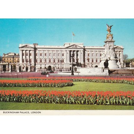 BUCKINGHAM PALACE : LONDON : POSTCARD