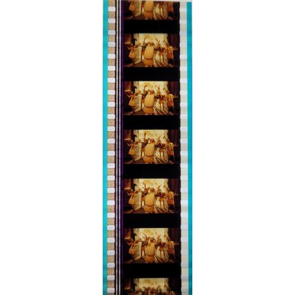 Pk DAU - KIDS - MIX - a002B . 1 STRIP OF 5 - 35MM FILM CELLS. ( Shrek 2 )