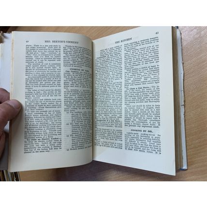 c1950 "MRS BEETON'S ALL ABOUT COOKERY" ILLUSTRATED HARDBACK BOOK (P4)