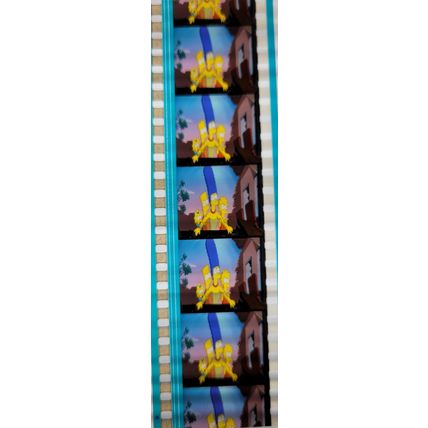 Simpsons Movie. Pk GEB - c064L . 1 STRIP OF 5 - 35MM FILM CELLS