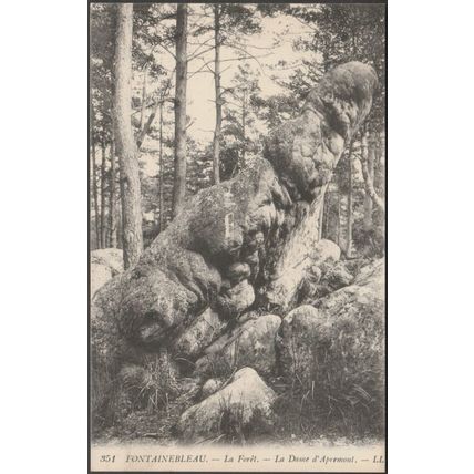 La Dame d'Apremont, Le Forêt, Fontainebleau, c.1905-10 - Lévy CPA LL351