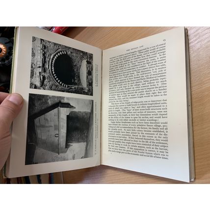 1940 1ST EDITION "THE STORY OF THE ENGLISH HOUSE" HUGH BRAUN HARDBACK BOOK (P4)
