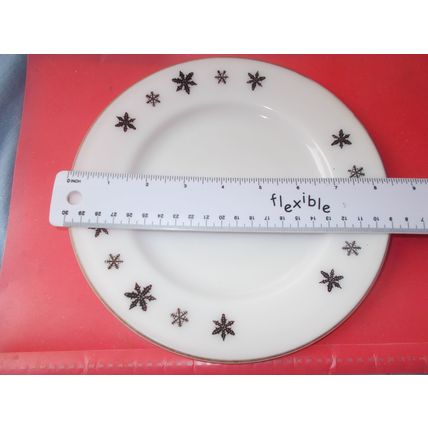 PLATE /PRYEX DESSERT SNOW FLAKE DESIGN (03/02)