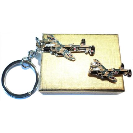 Gift Boxed WW2 Lancaster RAF Bomber Aircraft Metal Keyring & Enamel Badge Set