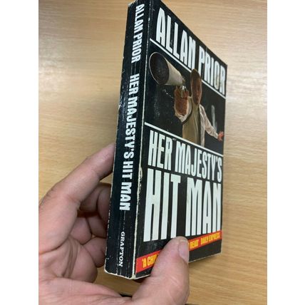 1987 ALLAN PRIOR "HER MAJESTYS HIT MAN" FICTION PAPERBACK BOOK (P2)