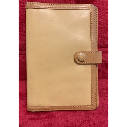 Vintage Classic Leather Beige Than Coach Long Wallet