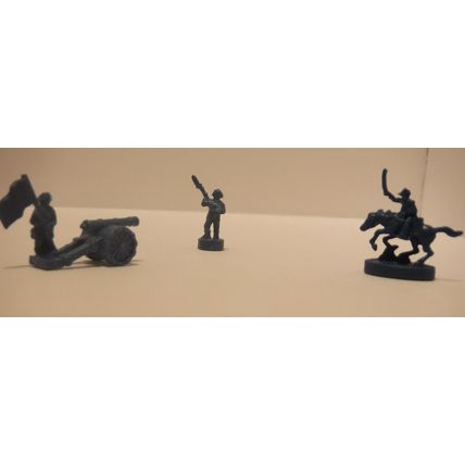 Risk Armies miniature figures lot of 6 with bonus figure