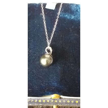 Vintage 1980-s Black Pearl Silver Pendant on 18 inch Chain - Beautiful!