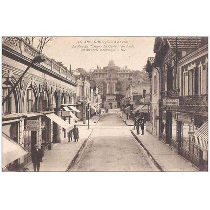 33 - ARCACHON - La Rue Du Casino