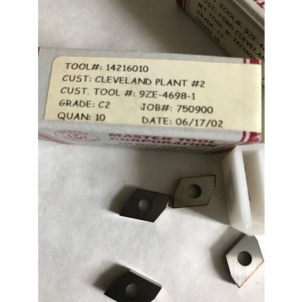 LOT 50 MASTER TOOL 14216010 CARBIDE CUTTING INSERT 9ZE-4698-1 GRADE C2 751000,AH