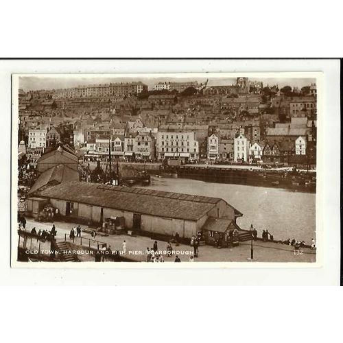 Yorkshire SCARBOROUGH Old Town, Harbour & Fish Pier Postcard by Excel (132)