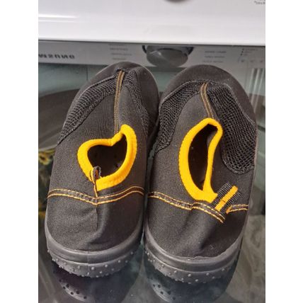 Women's Water Shoes Size 6 Black W/ Yellow ❤️