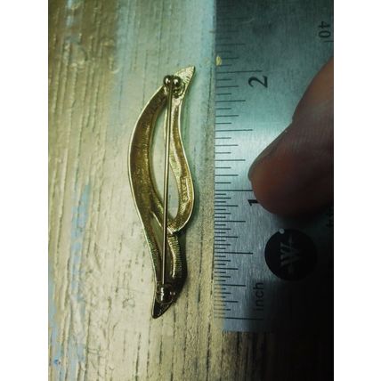 Vintage MONET Gold Tone Brooch Pin Elegant