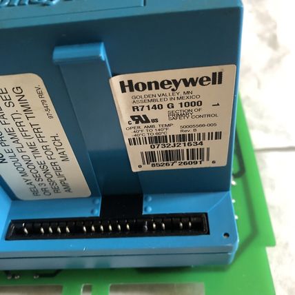 HONEYWELL R7140G 1000,R7140G1000 Burner Control (plastic Damaged But Works),BP