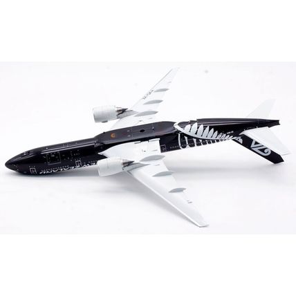 B777-219/ER AIR NEW ZEALAND REG: ZK-OKH W/STAND - INFLIGHT 200 IF772NZ1223 1/200