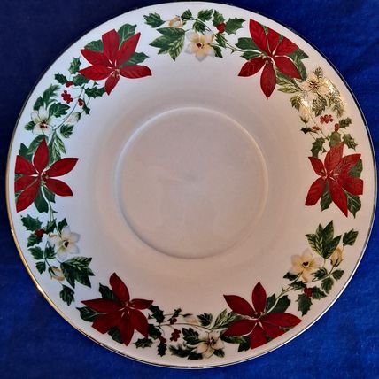Lot 4 Gibson Housewares POINSETTIA HOLIDAY SAUCERS Christmas Plates Dessert 6"