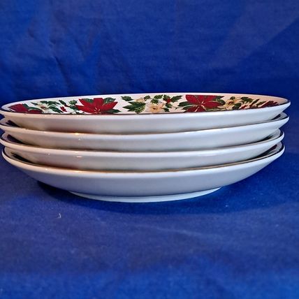 Lot 4 Gibson Housewares POINSETTIA HOLIDAY SAUCERS Christmas Plates Dessert 6"