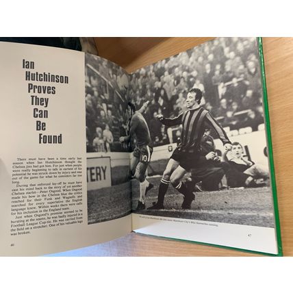 1970 "KENNETH WOLSTENHOLME'S BOOK OF WORLD SOCCER" FOOTBALL HARDBACK BOOK (P4)
