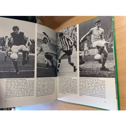 1970 "KENNETH WOLSTENHOLME'S BOOK OF WORLD SOCCER" FOOTBALL HARDBACK BOOK (P4)