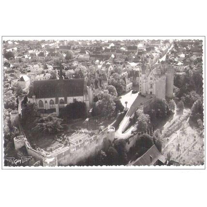 49 - Montreuil-Bellay - église et château