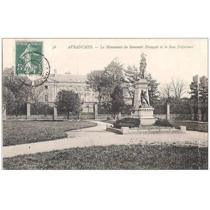 50 - AVRANCHES- Le Monument du Souvenir Français et la Sous-Préfecture