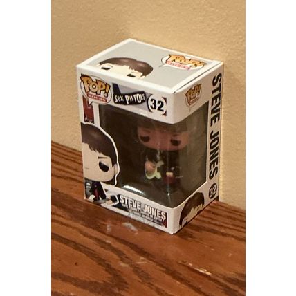 Funko Pop! Rocks: Sex Pistols - Steve Jones #32 Limited Figure (Box & Protector)