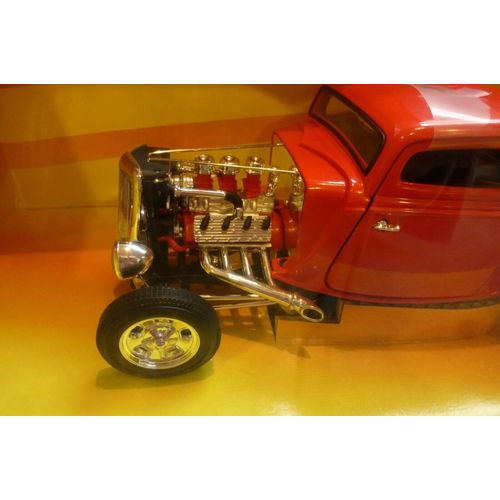 TSD - 1/18 1934 Ford coupe , street rod, red ,