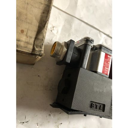 NEW PARKER HANNIFIN D1VW8KVYCH5630 75 DIRECTIONAL CONTROL VALVE,BT
