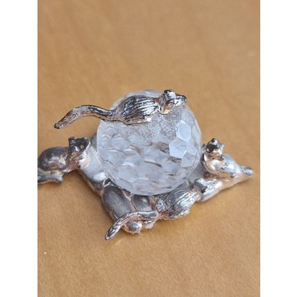 VINTAGE PEWTER????? MICE ON CRYSTAL BALL