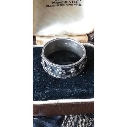 Vintage 1960-s Sterling Silver 925 Beautiful Band Ring UK Q, US 8 - Nice Design.