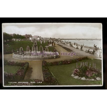 h1983 - Isle of Wight - Playing Tennis, Eastern Gardens c1930s, Ryde - postcard